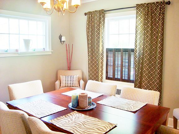  SpaciousFormal Dining Room