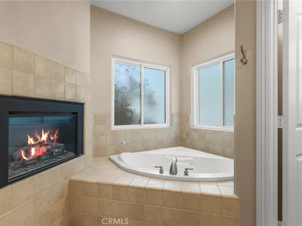 8071 Anaconda Ave, Oak Hills, CA 92344