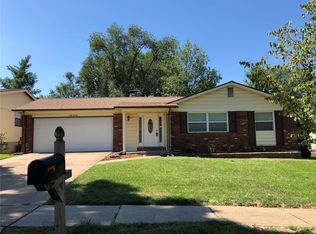 15718 Hill House Rd, Chesterfield, MO 63017