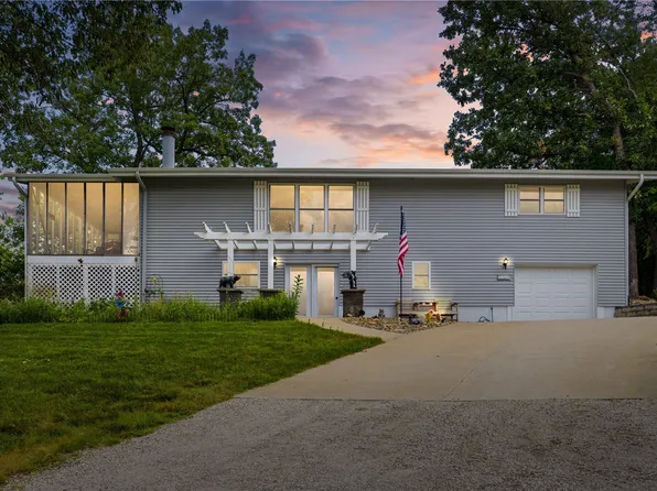 181 Center Point Dr, Montezuma, IA 50171