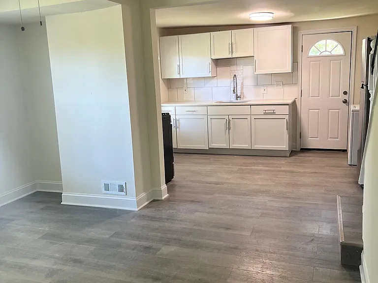 3501 Post Rd — Photo 3