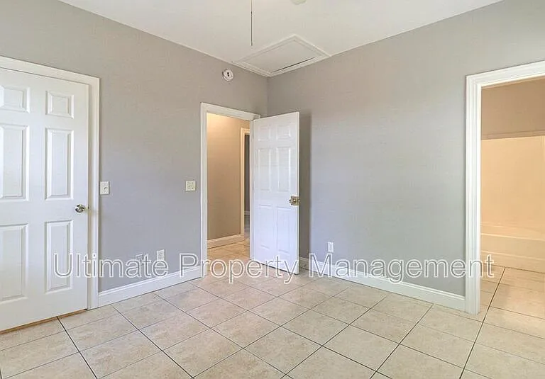 220-1 Rose Ave — Photo 10