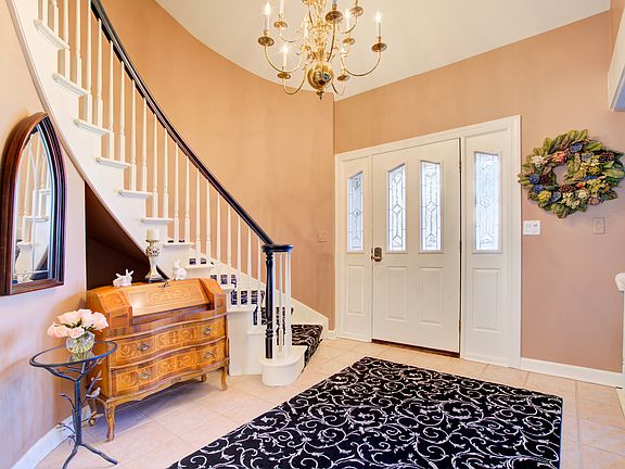 4th image of 805 Shanahan Ct