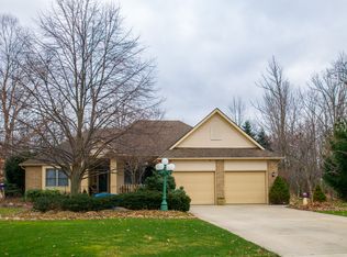 5376 Apple Creek Dr, Sheffield Village, OH