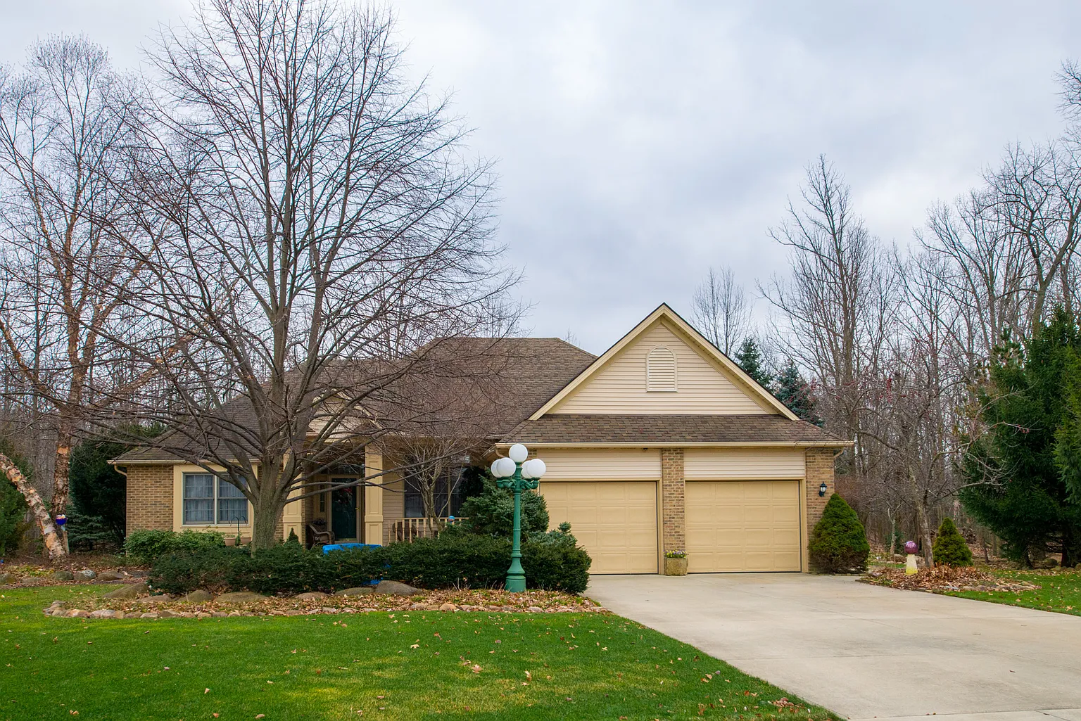 5376 Apple Creek Dr photo 1