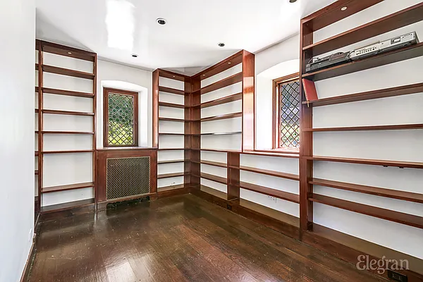 Sold by Elegran | media 17