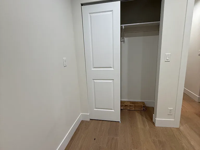 1372 Davis St — Photo 10