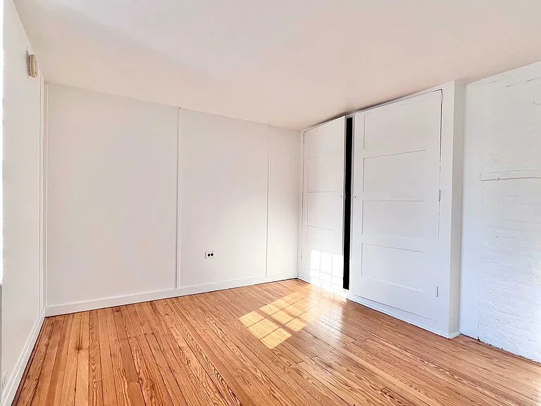 1018 Clinton St #3R — Photo 7