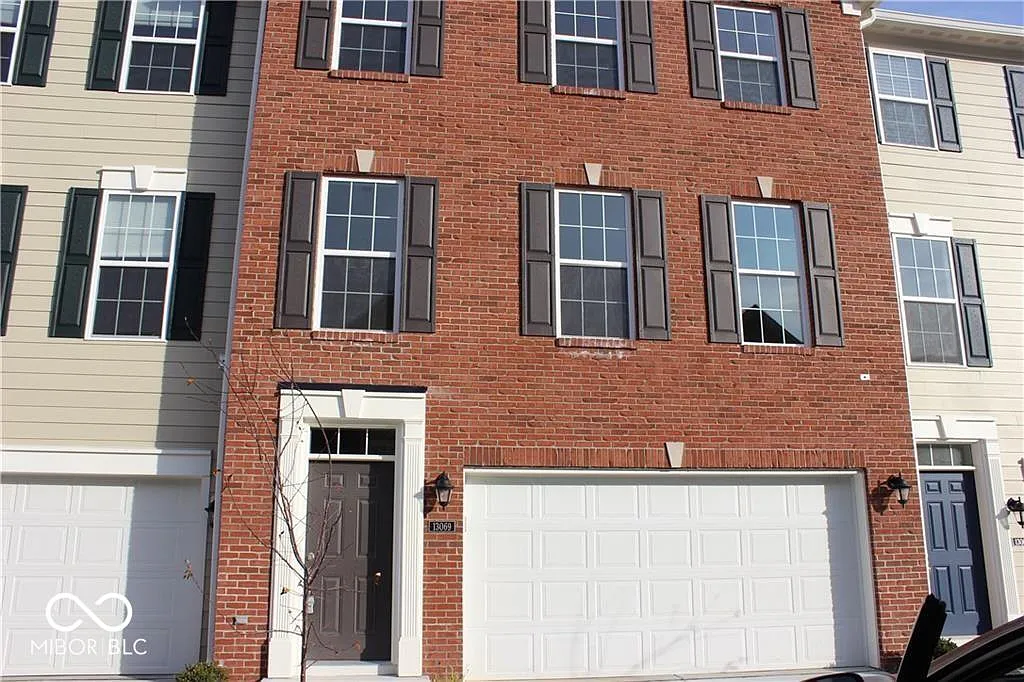 3 bed, 2.5 bath, 2592 sqft, $2,650 — Photo 1