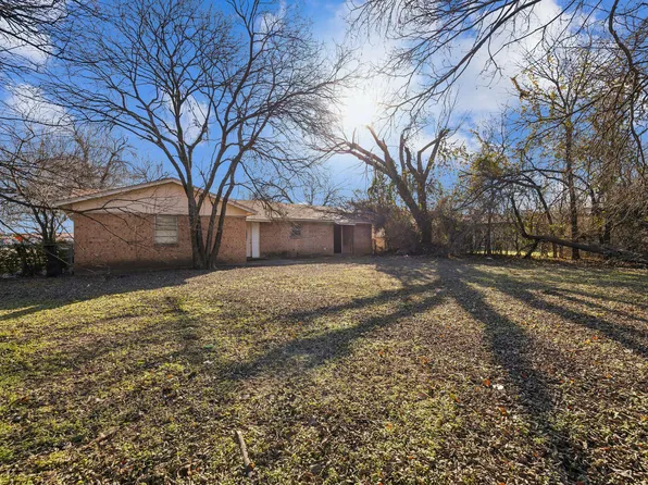 3289 Centennial Rd, Forest Hill, TX 76119