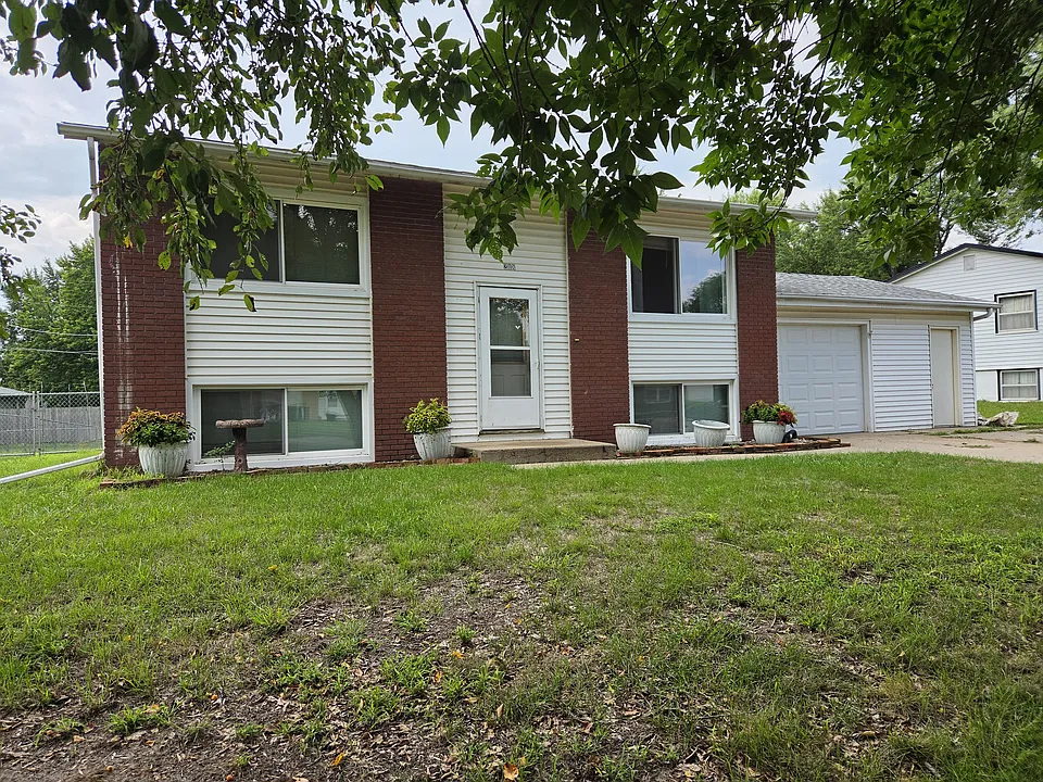 208 Broadmoor Dr