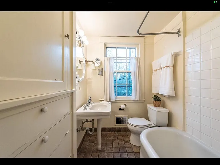 Ridgeway St — Photo 10
