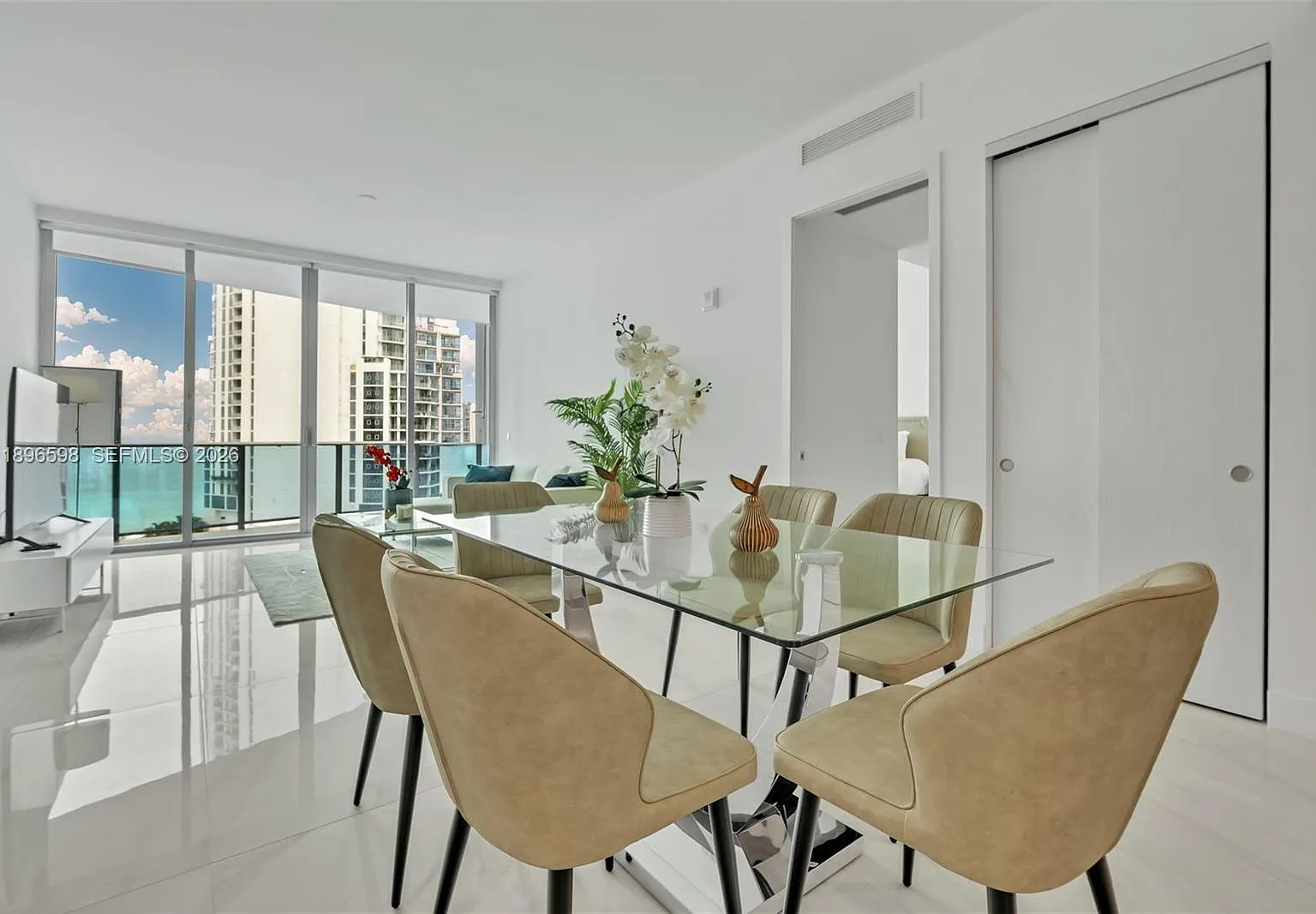 Aurora Condominium — Photo 4