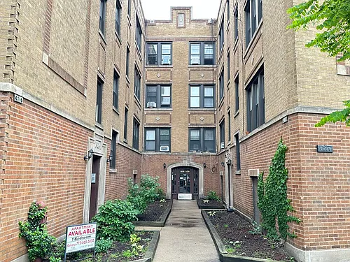 4218 N Clark St #3 Photo 1