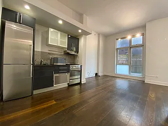 Rented by R New York