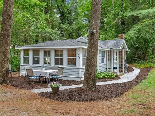 207 Bartlett Rd, Plymouth, MA 02360