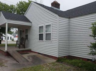 2009 Bridges St, Morehead City, NC 28557