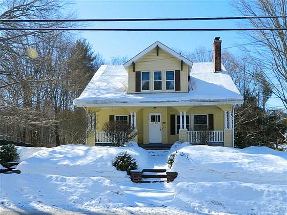 2nd image of 123 Chestnut St