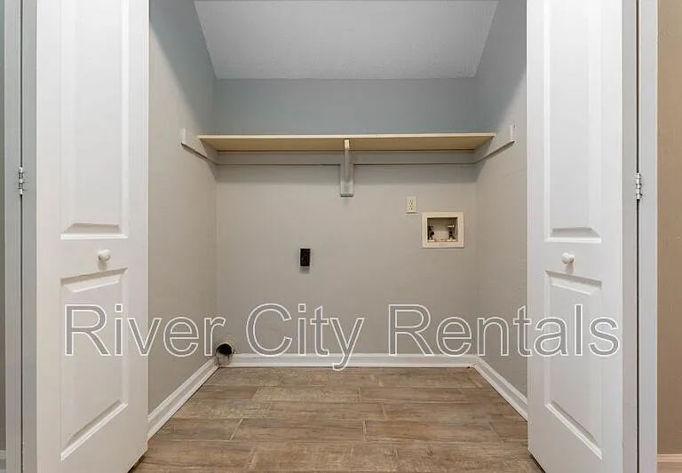 2443 N Seabury Pl — Photo 9