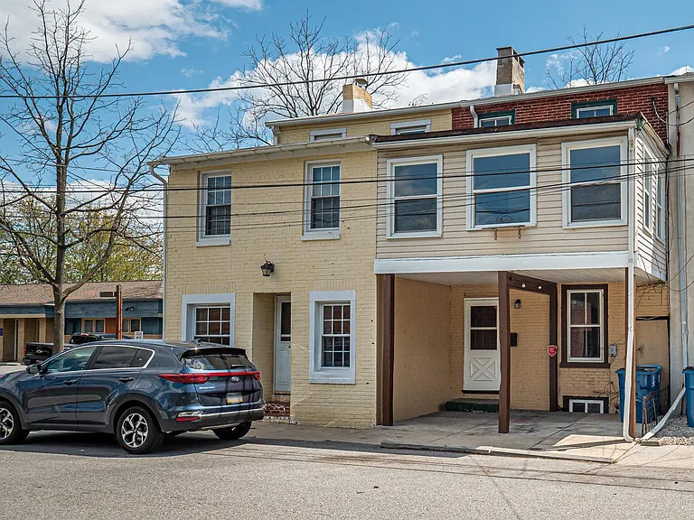 521 Maple Ave — Photo 2
