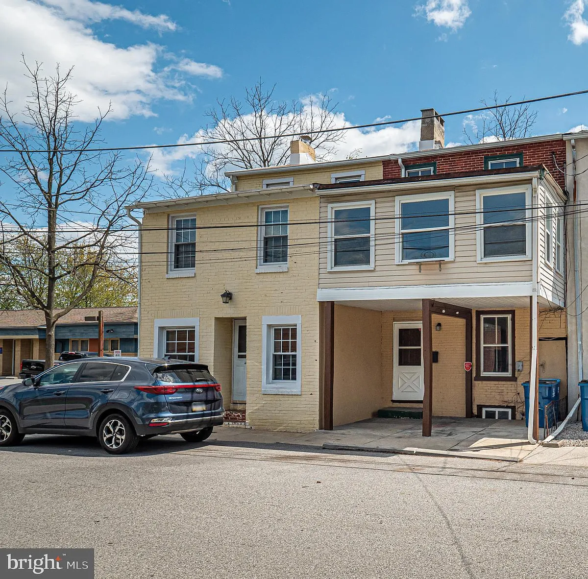 Building Photo - 521 Maple Ave