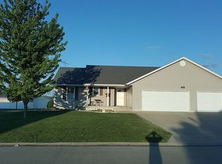 907 Lillian Ct, Jerseyville, IL 62052