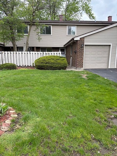 1st image of 842 Greenbriar Ln