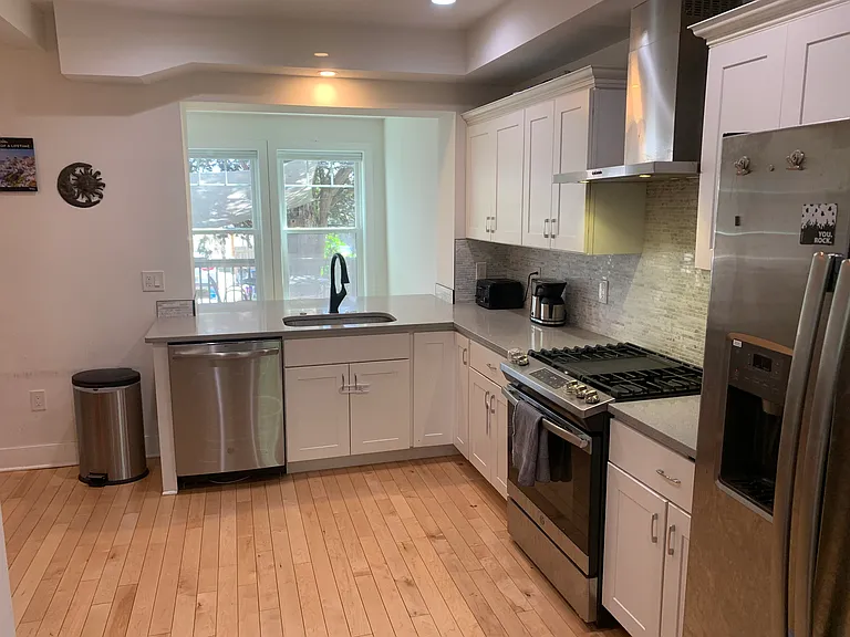 716 Kenyon St NW — Photo 6