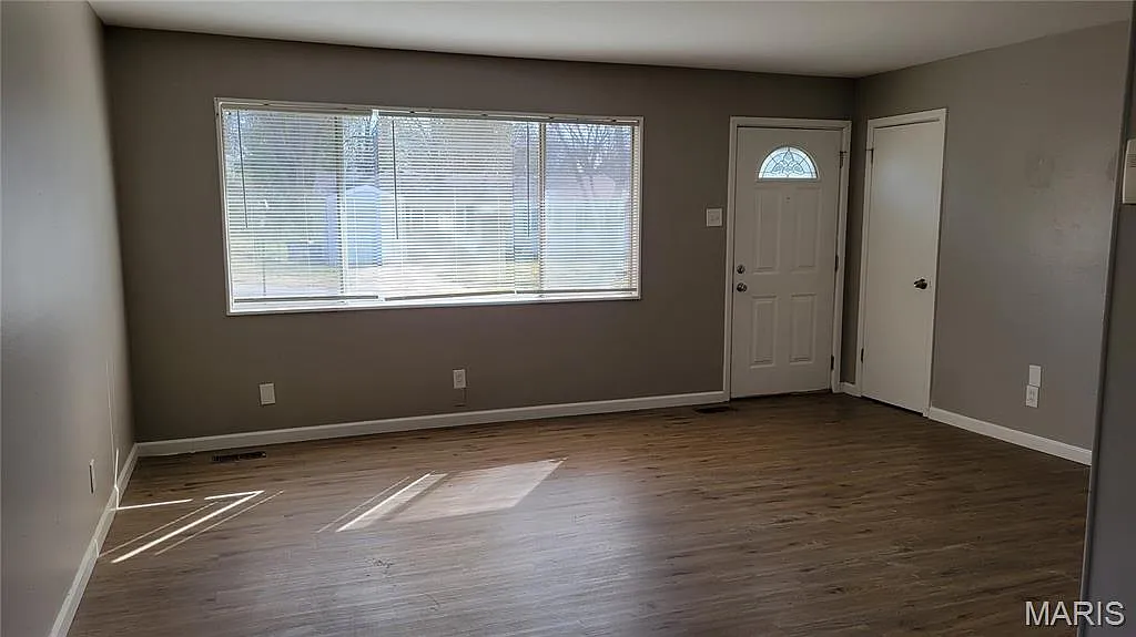 Building Photo - 227 Meadowcrest Dr