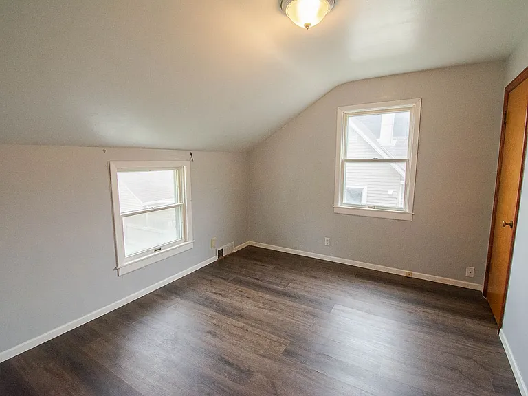 205 15th St SE — Photo 10