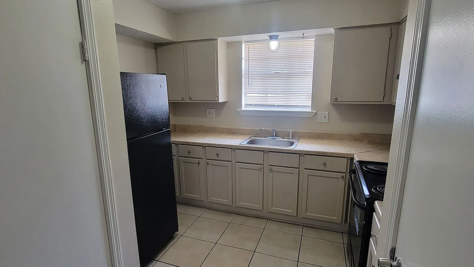 Lovely 3 bedroom 2 bath Townhouse — Photo 3