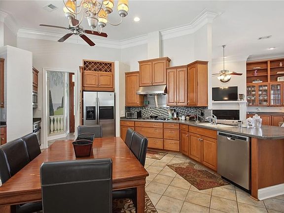 3rd image of 1427 Royal Palm Dr