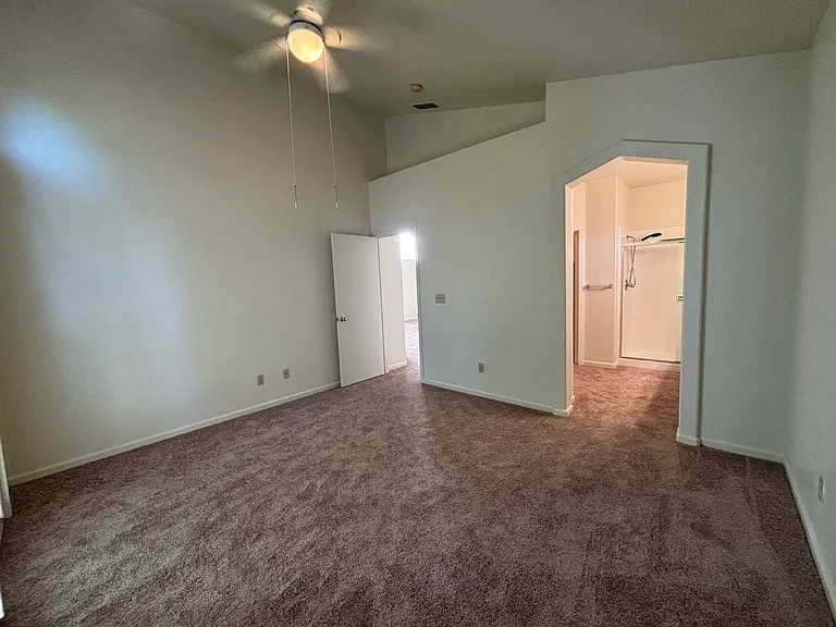4909 Felicia Way — Photo 8