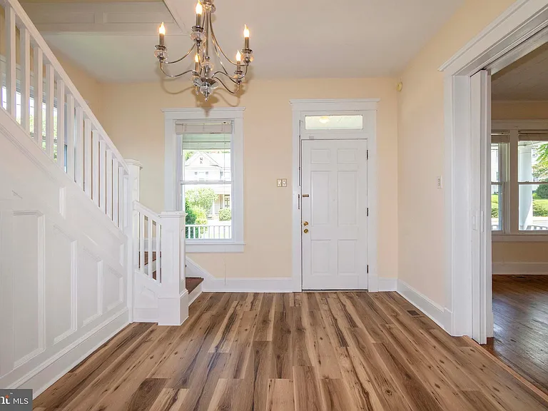 222 W Main St — Photo 15