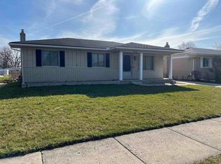 30436 Quinkert St, Roseville, MI 48066