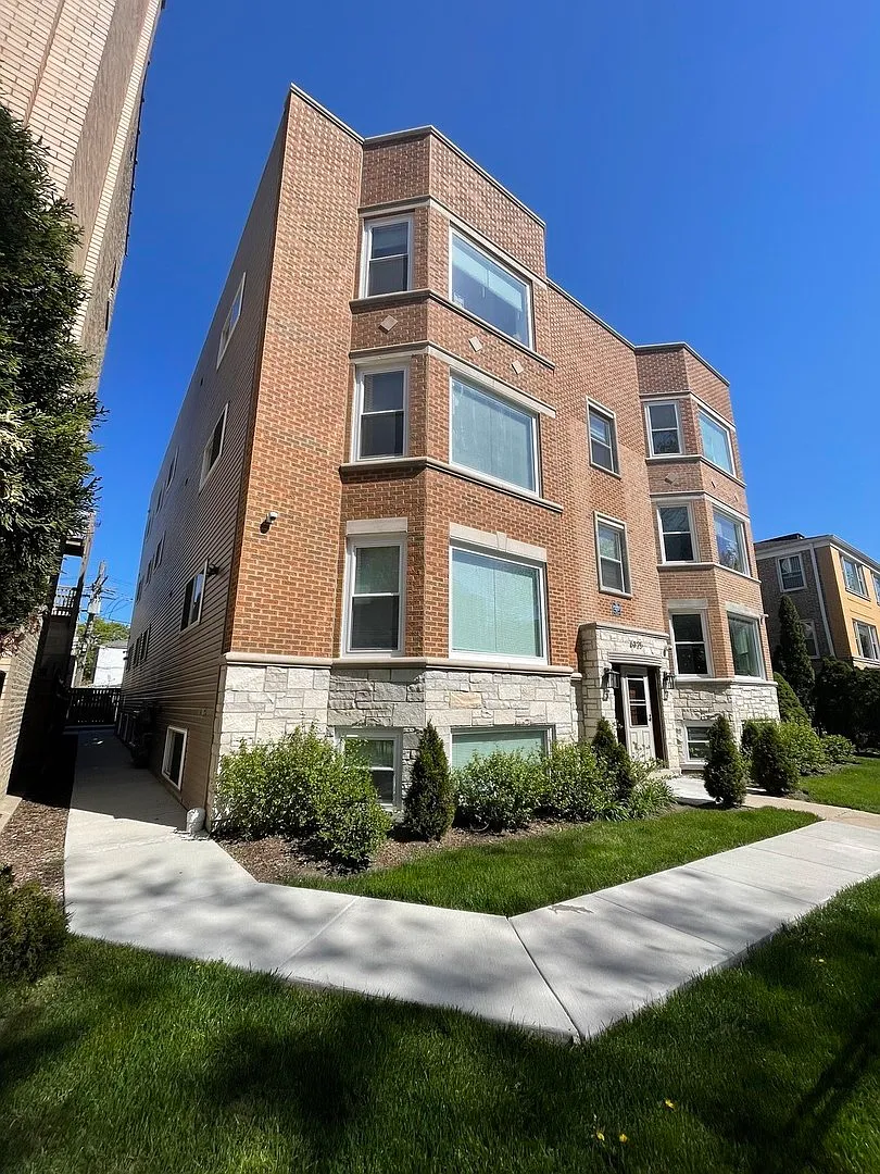 3 bed, 2200 sqft, $2,550 — Photo 1