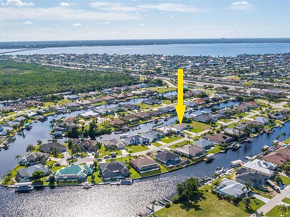 3rd image of 2219 SE 19th Pl