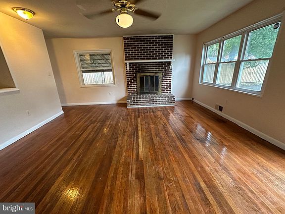 3rd image of 13204 Treetop Ct