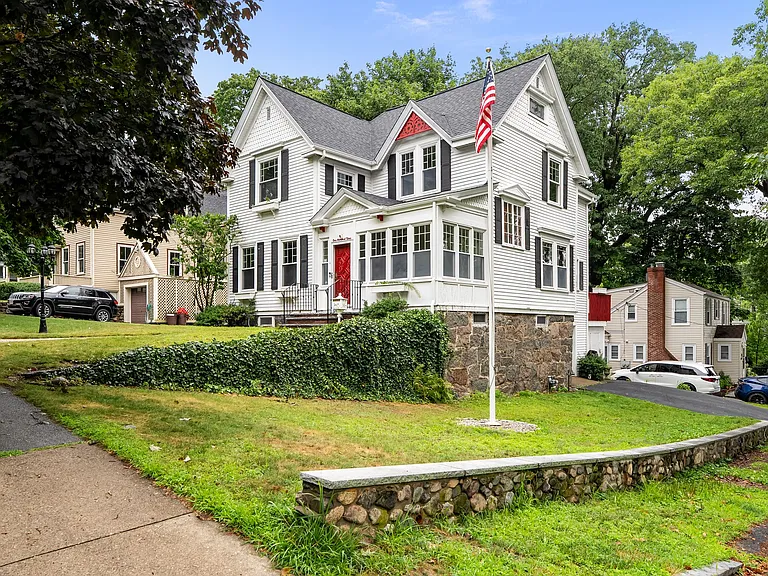 103 Hollis Ave — Photo 1