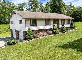 660 Halltown Rd, Spruce Pine, NC 28777