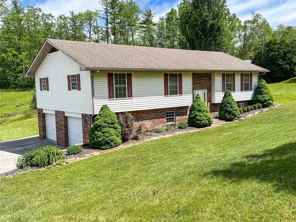 660 Halltown Rd, Spruce Pine, NC 28777