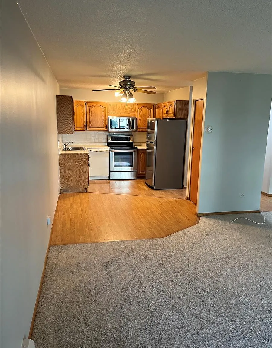 2 bed, 1.0 bath, 945 sqft, $1,195 — Photo 3