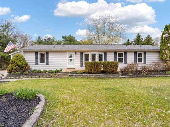 8892 Roe Rd, Chelsea, MI 48118