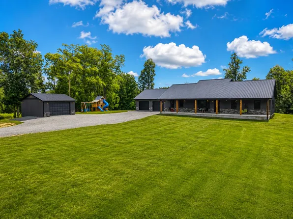2009 E Williamsburg St, Whitley City, KY 42653