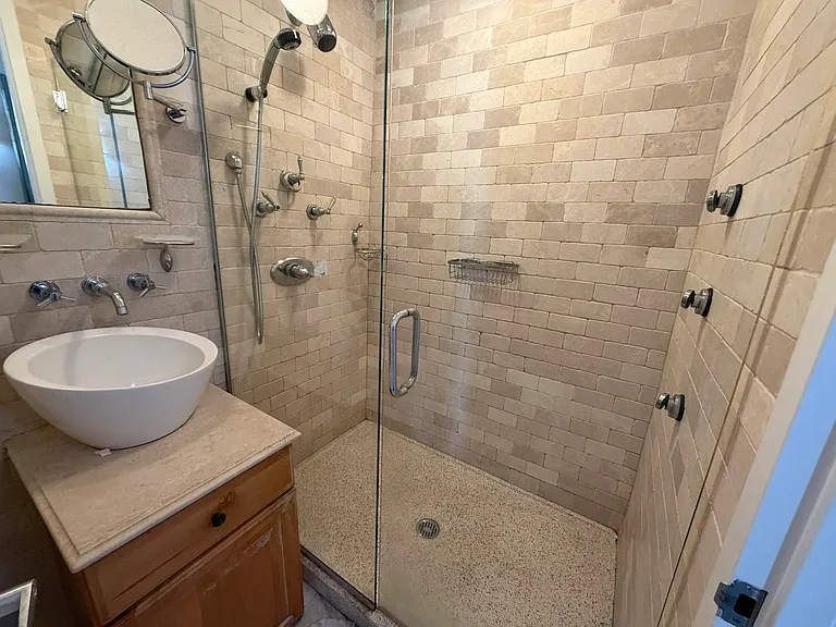 12-17 30th Dr #2 — Photo 4