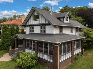 2440 E River Dr, Davenport, IA 52803