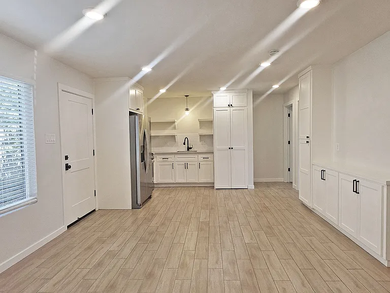 2554 27th St #B — Photo 4