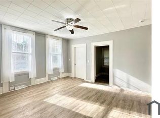 674 5th Ave #1F, Troy, NY 12182