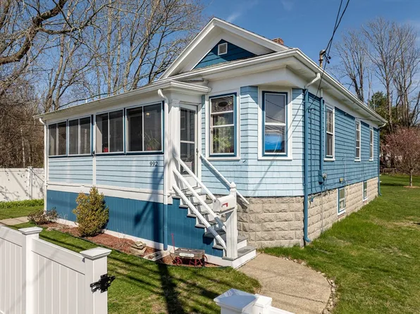 992 Lees River Ave, Somerset, MA 02726