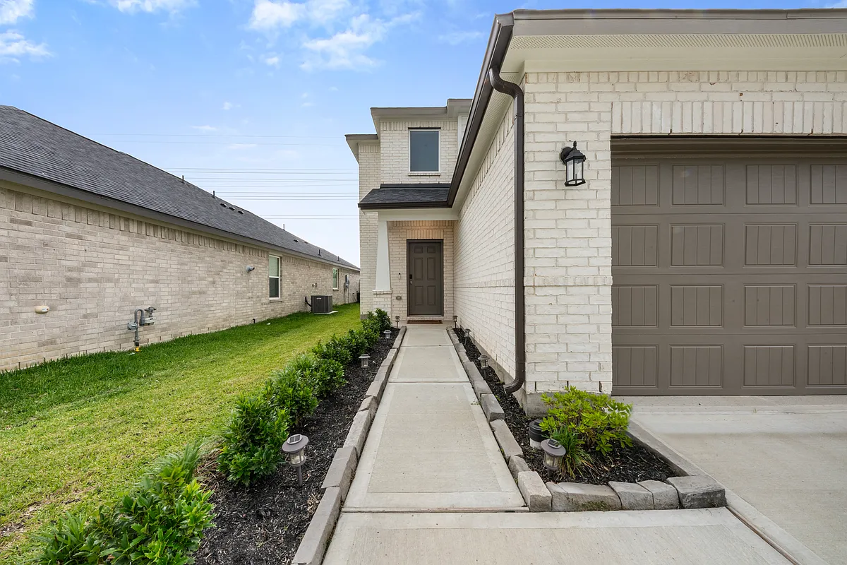 Building Photo - 3303 Falling Brook Dr